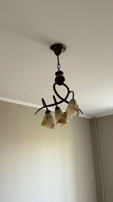 Продам люстры разные