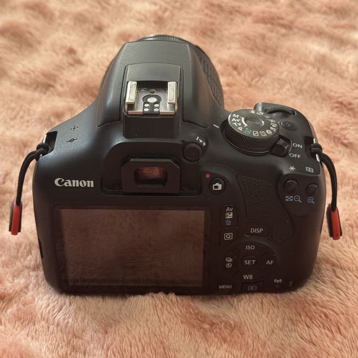 Canon Eos 2000d.