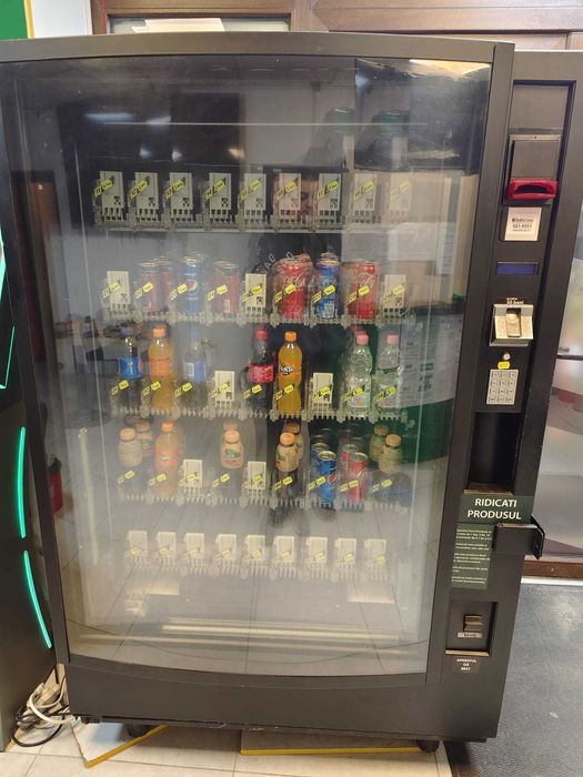 Aparat de bauturi vending cu lift