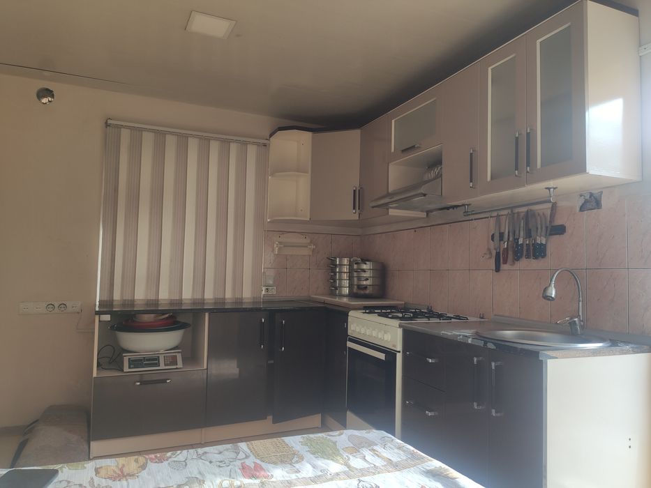 Кухонный мебель сотилади