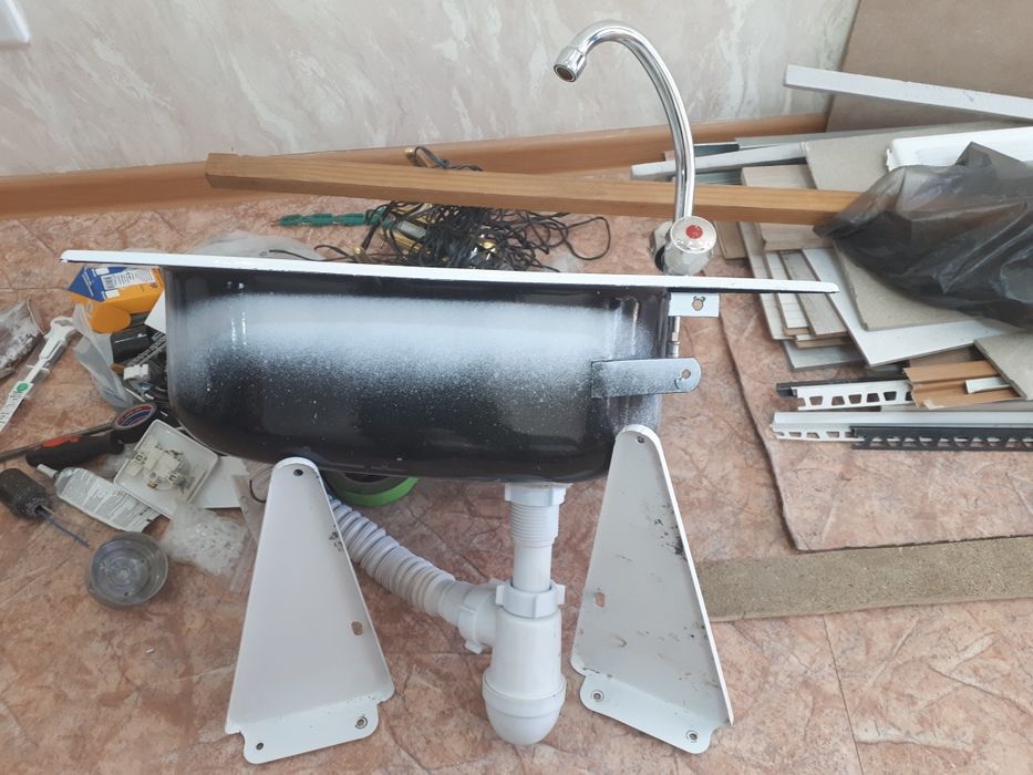 Продам раковину с сифоном без смисителя