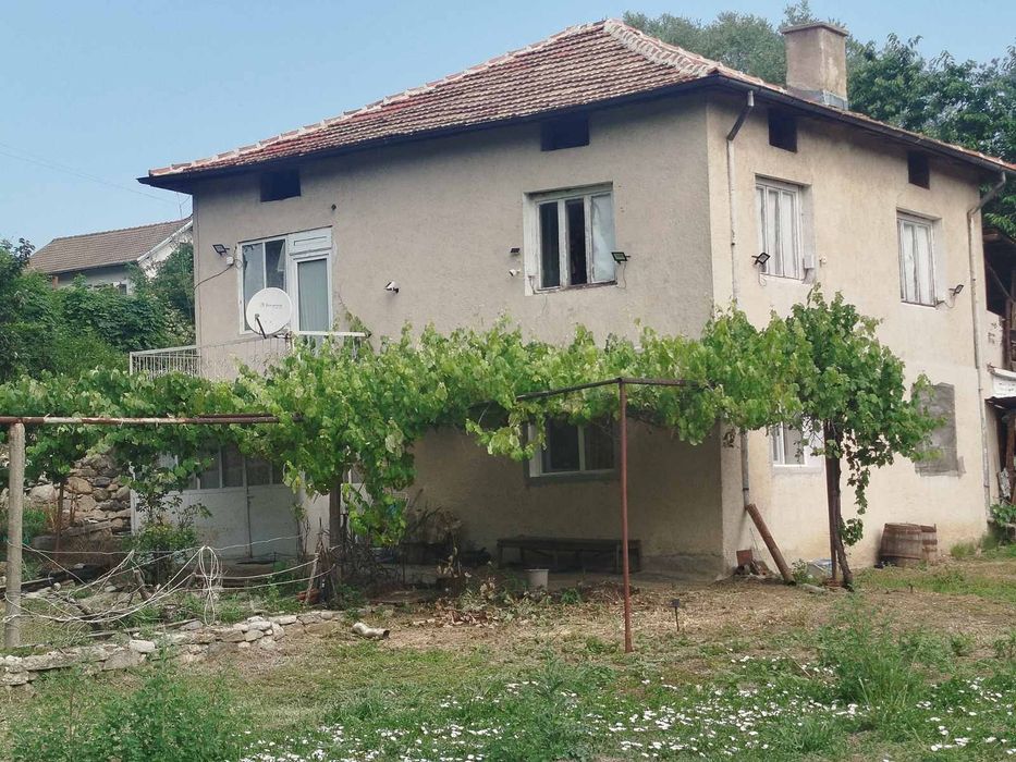 Продавам къща в с. Сестримо