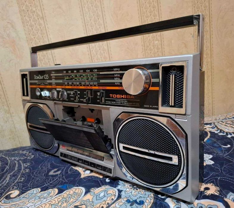 Магнитола Toshiba BomBeat RT-135S