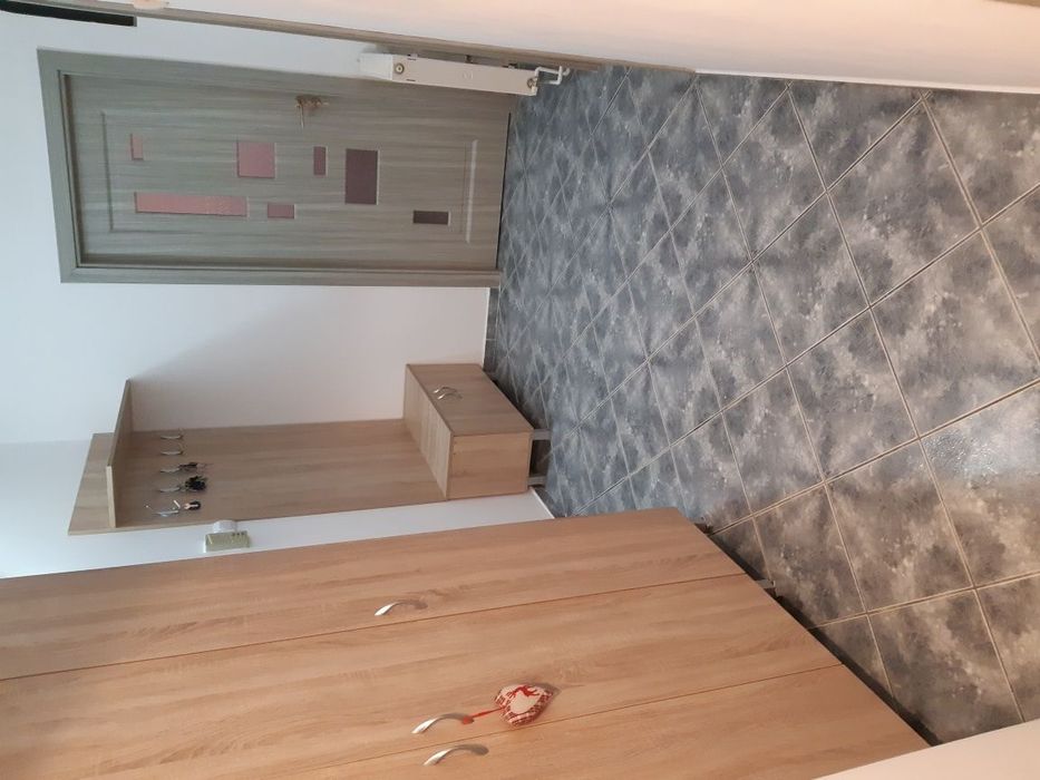 Închiriez ap 2 camere , decomandat