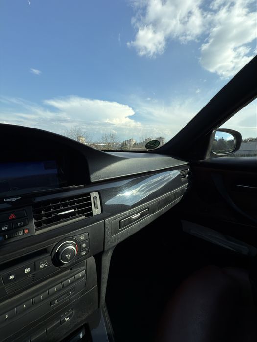 Bmw e90 2010 245к.с.