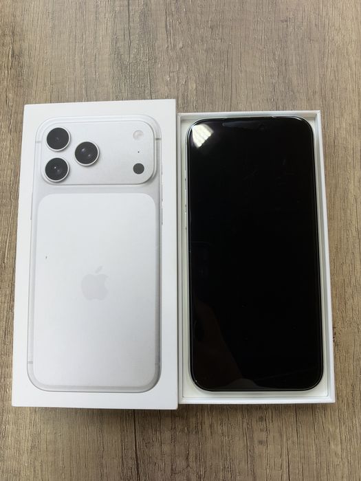IPhone 17 Pro Max Silver