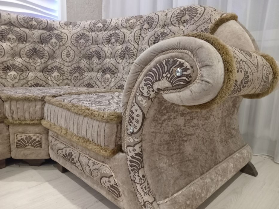 Срочно продам угловой диван.