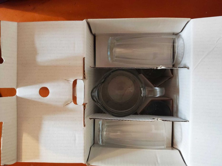 Набор посуды из кувшина и 6 стаканов