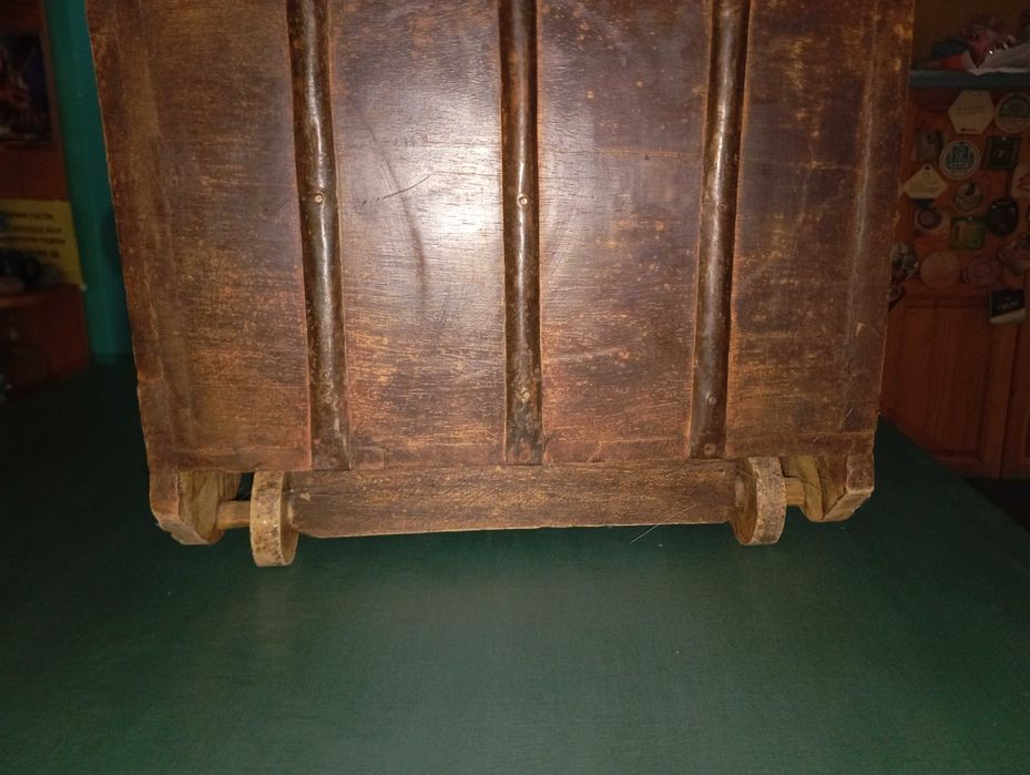 Стар сандък с капак