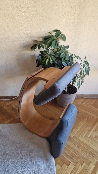 Продавам Коленичещ стол