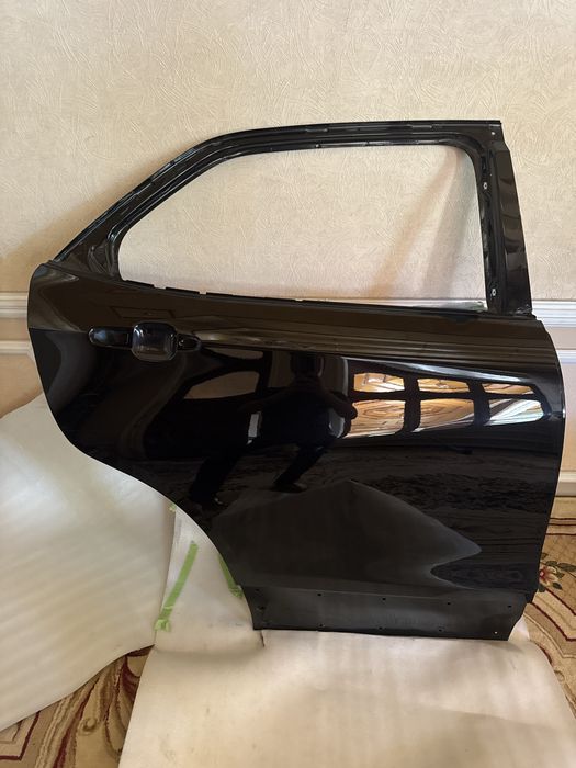 Equnoks radnoy detali orqa ong tomon eshigi