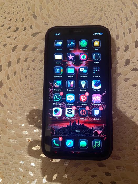 Продам айфон 11 на 128 гб памяти