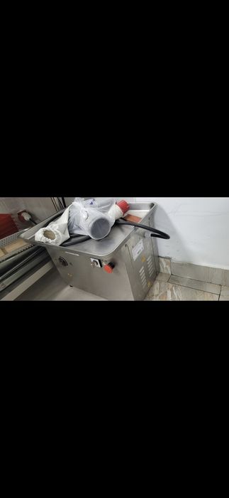 Продается мясорубка профессиональная Абат