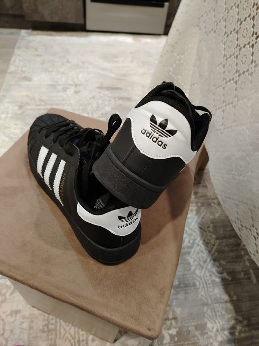 Крассовки Adidas Supetstar