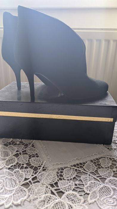 Botine piele întoarsă Lola Cruz 38