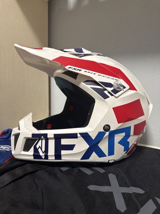 Кросова каска FXR