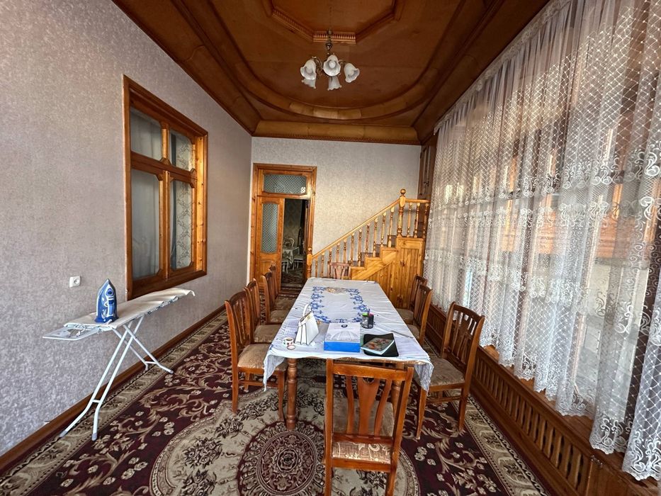 Uchtepa tumani izza mahalladan hashamatli hovli sotuvda