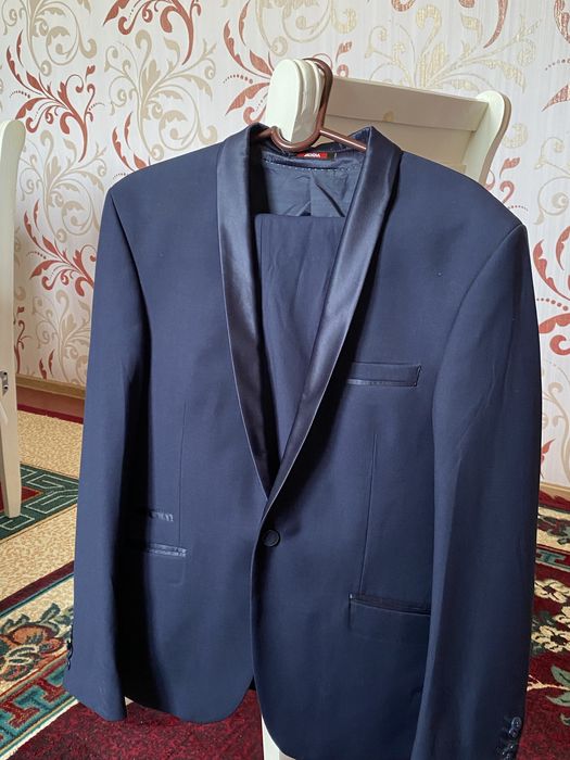 Костюм/смокинг/кастюм