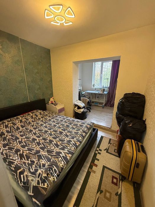 Продаю 4-ком. кв. БИЙ, Максим Горький, кирпич, 86 м², 2/4 эт., срочно!