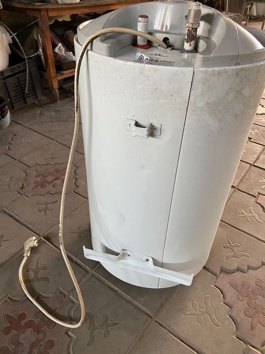 Бойлер Ariston водонагреватель