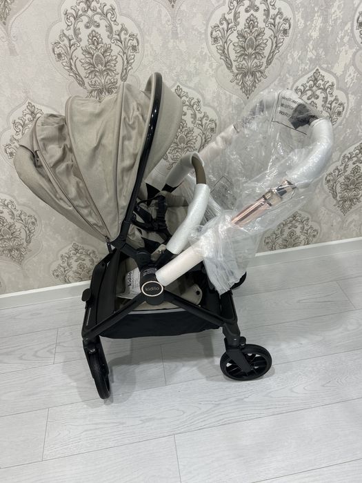 Универсальная коляска Kidilo D900