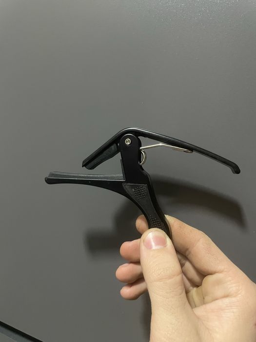 Тюнер для настройки гитары