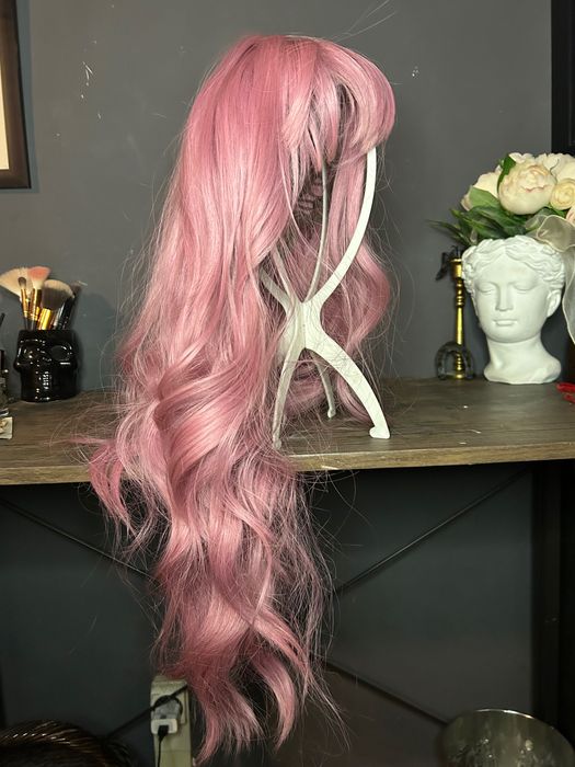 Дълга розова перука
