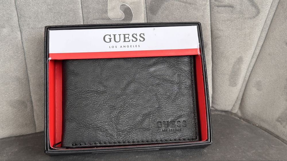 Vand portofel Guess, nou, in cutie