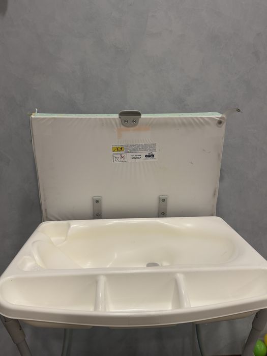 Пеленальный столик