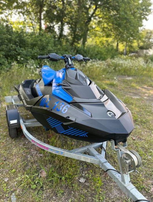 Skijet SeaDoo ( Sea Doo ) Spark Trixx 2023 + Peridoc JetLoader 8499Euro
