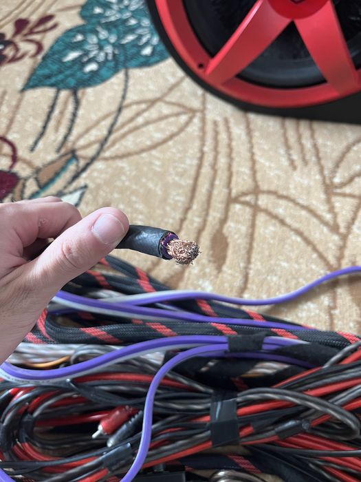 Продам сабвуфер новый