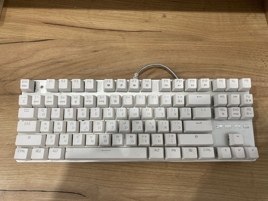 Продам механическую клавиатура с цветами