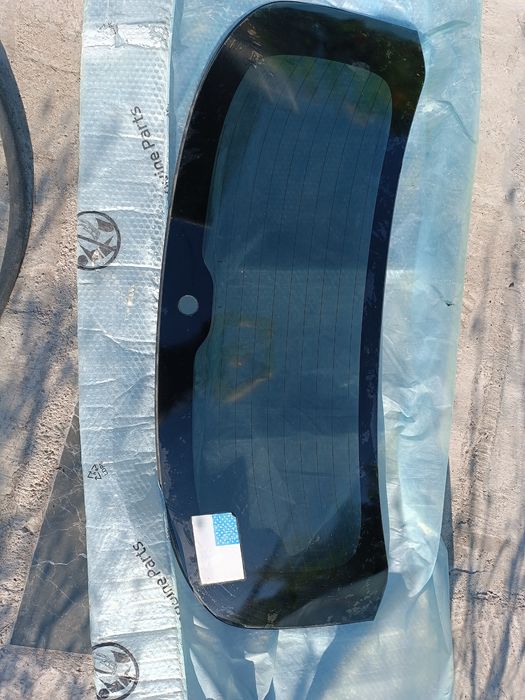 Продам заднее стекло, фара