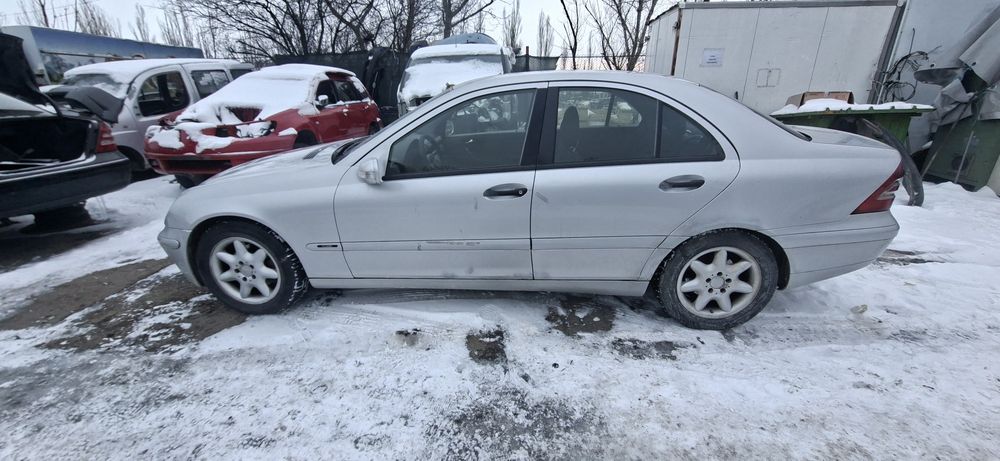 Dezmembrez Mercedes Benz w203 2.2 D 2003 611 962