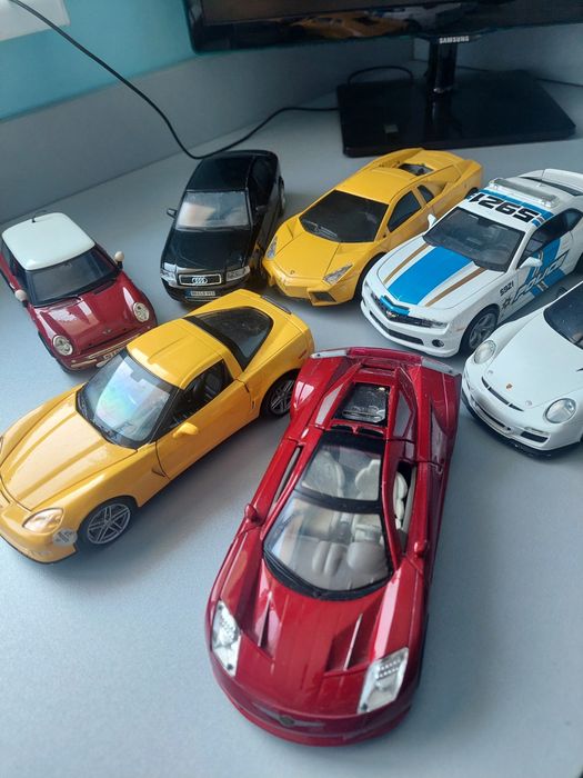 колекционерски колички 1/24