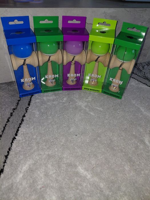 Vând kendama krom pop