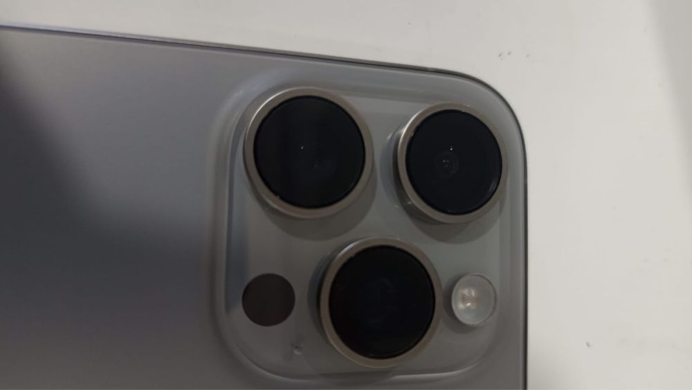 Продаю iPhone 15 Pro Max в идеальном состоянии.АКБ(85%)