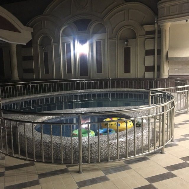 Перила из нержавейка ограждение лестница поршень. Zinalar uchun to'siq