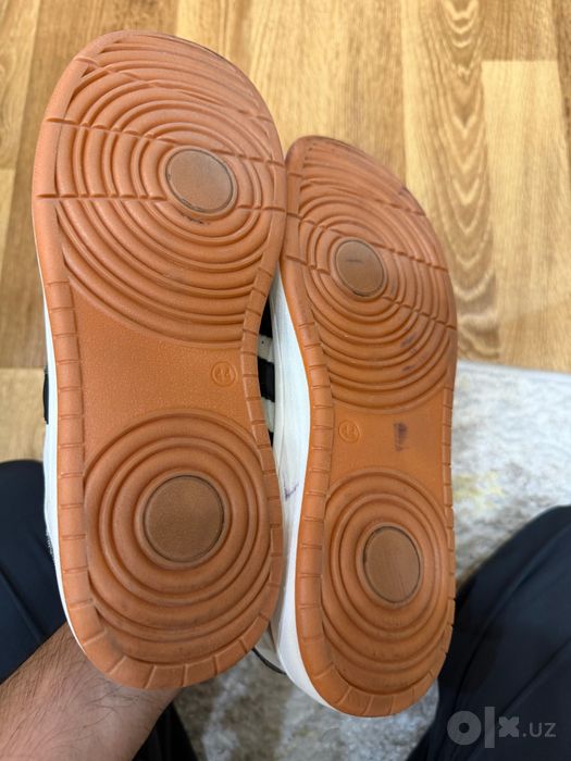 Кроссовки Adidas 42 размер в хорошем состоянии