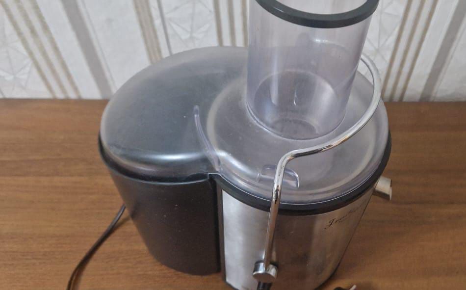 Соковыжималка в хорошем состоянии