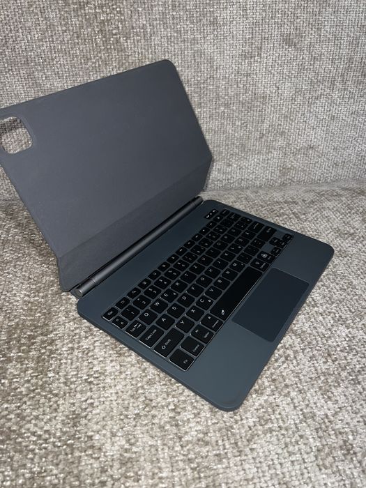 Tastatură Magic Keyboard RGB - iPad Pro 11 / Air 4 & 5