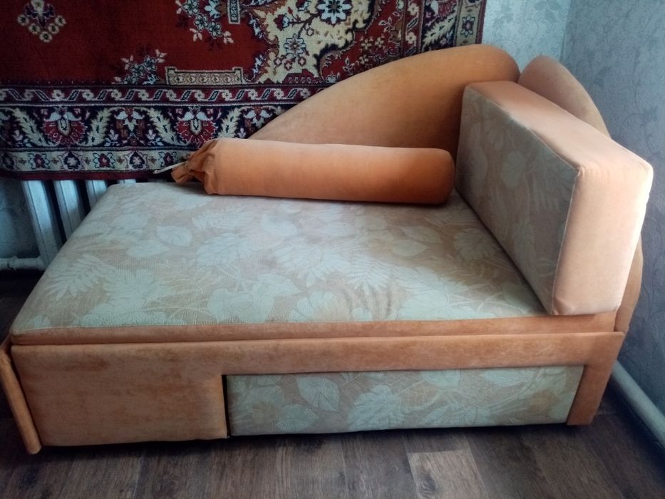 Продам подростковый диванчик