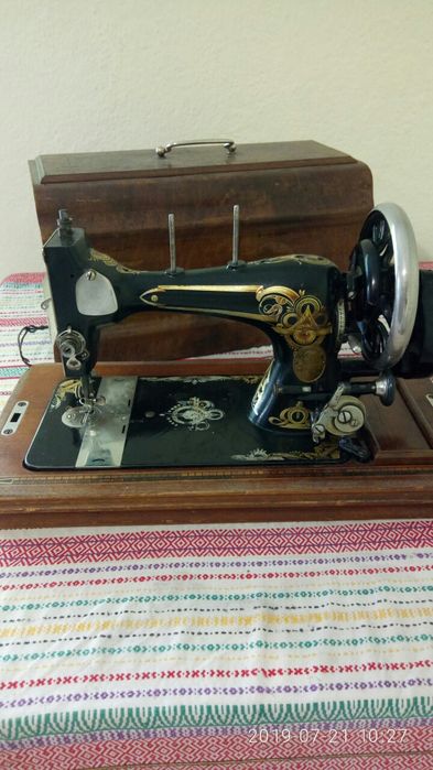 Продавам стара шевна машина