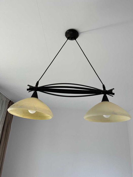 Lustră suspendată cu 2 abajururi din sticlă, design modern-rustic