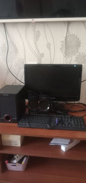 Монитор.клавиатура колонки.