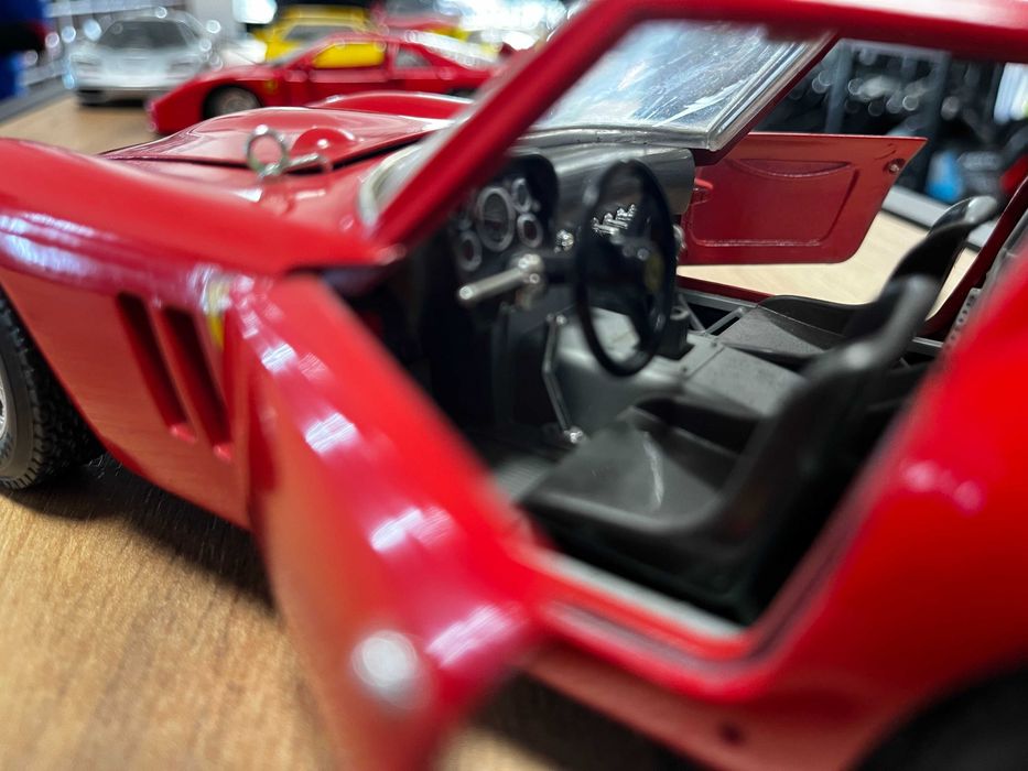 Метална колекционерска количка модел BBURAGO FERRARI GTO 1962г.1:18
