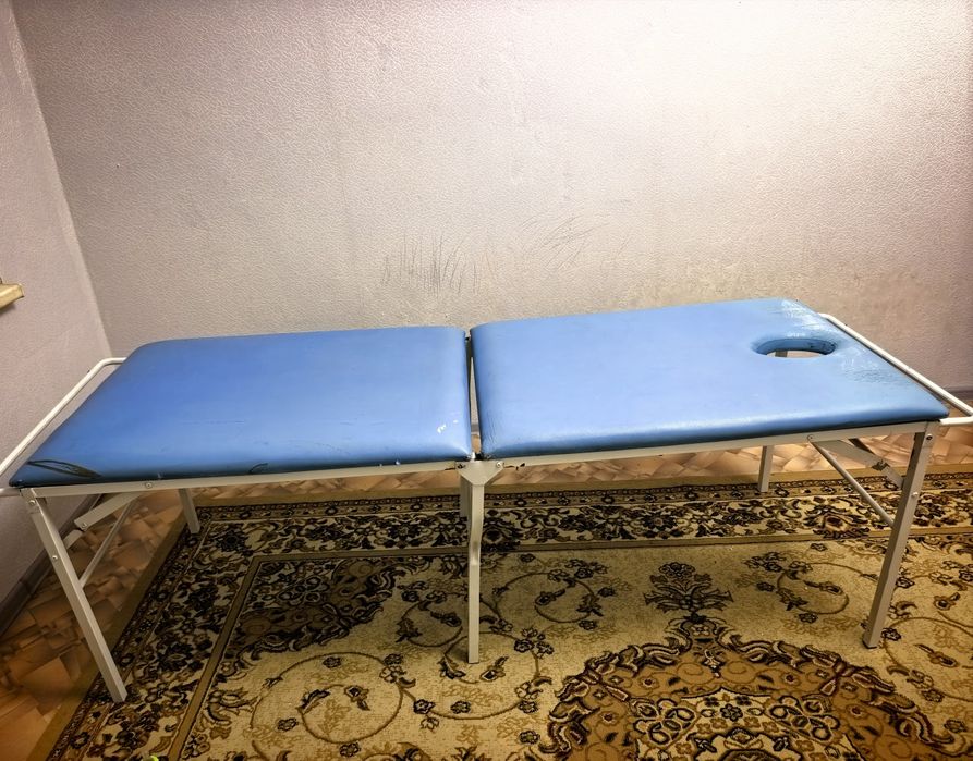 Продам кушетку в хорошем состояние!