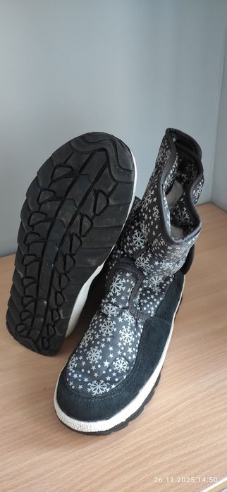 Продам новые сапоги- дутики