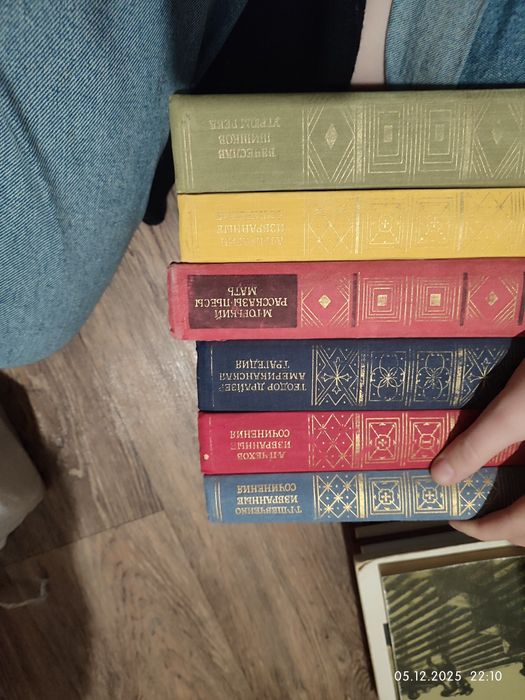 Продам     книги