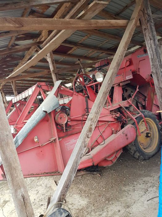 Vand combina pentru recoltat cereale